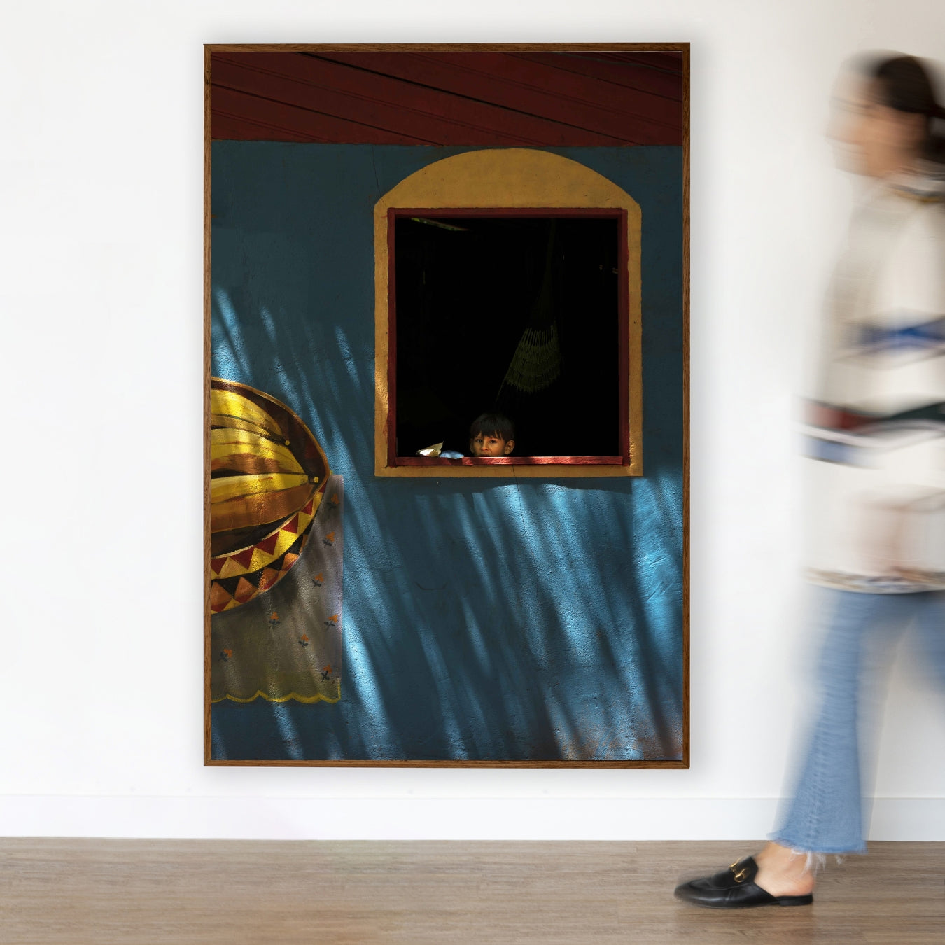 Quadro Menino na janela Classic