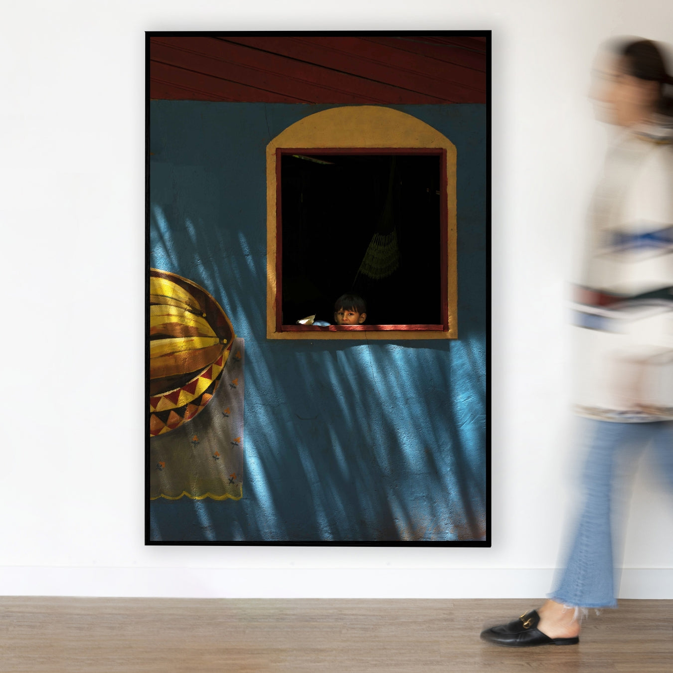 Quadro Menino na janela Classic