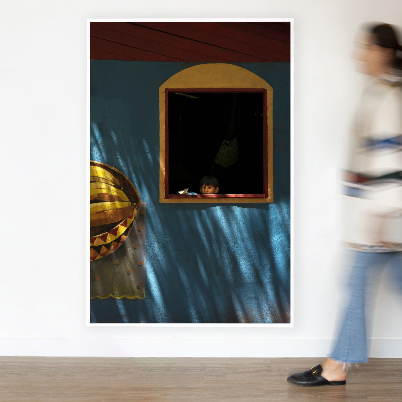 Quadro Menino na janela Classic