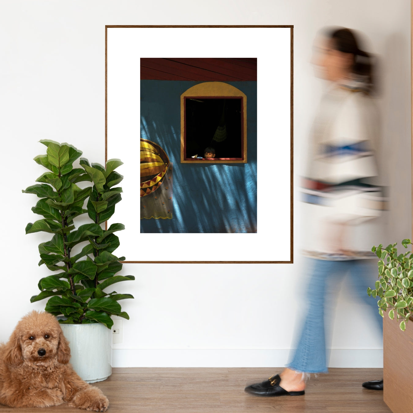 Quadro Menino na janela Classic