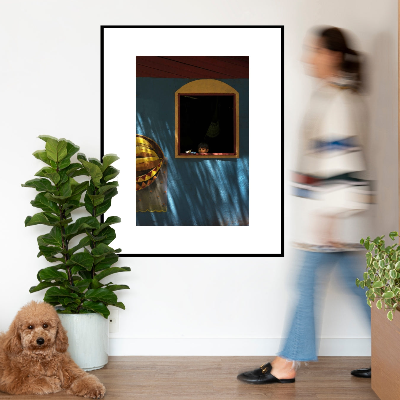 Quadro Menino na janela Classic